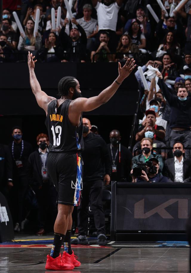 华体会app-30+三双收割系列赛 季后赛哈登也可以如此骇人！